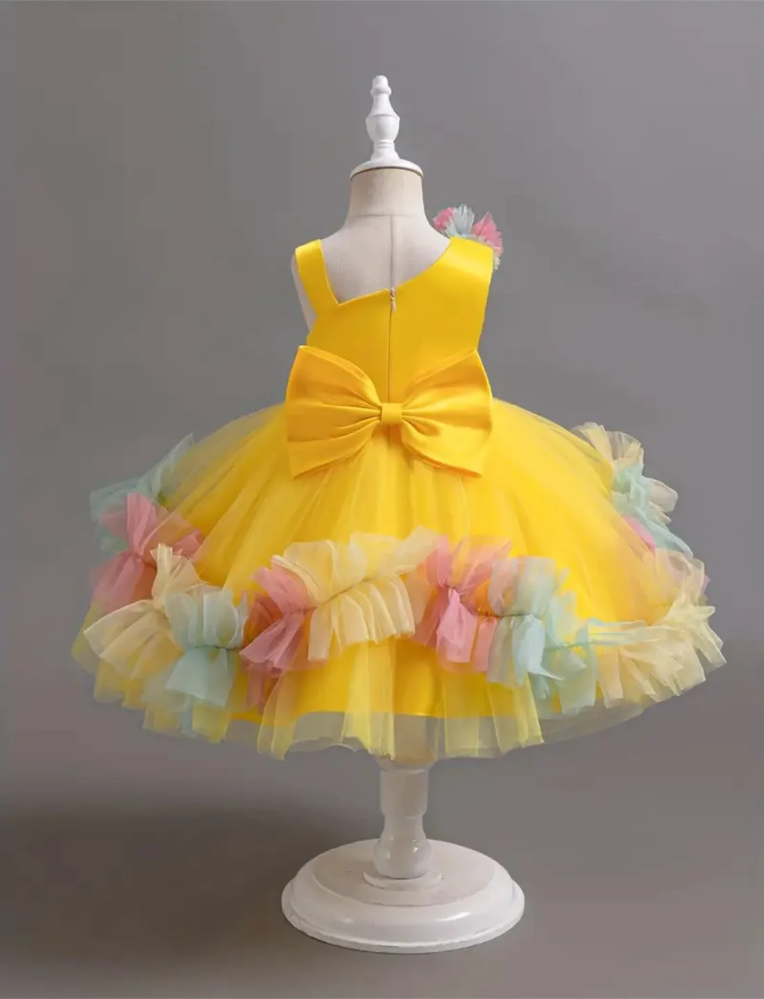 Adorable Yellow Flower Girl Dress Size 4-5 image indicator(2)