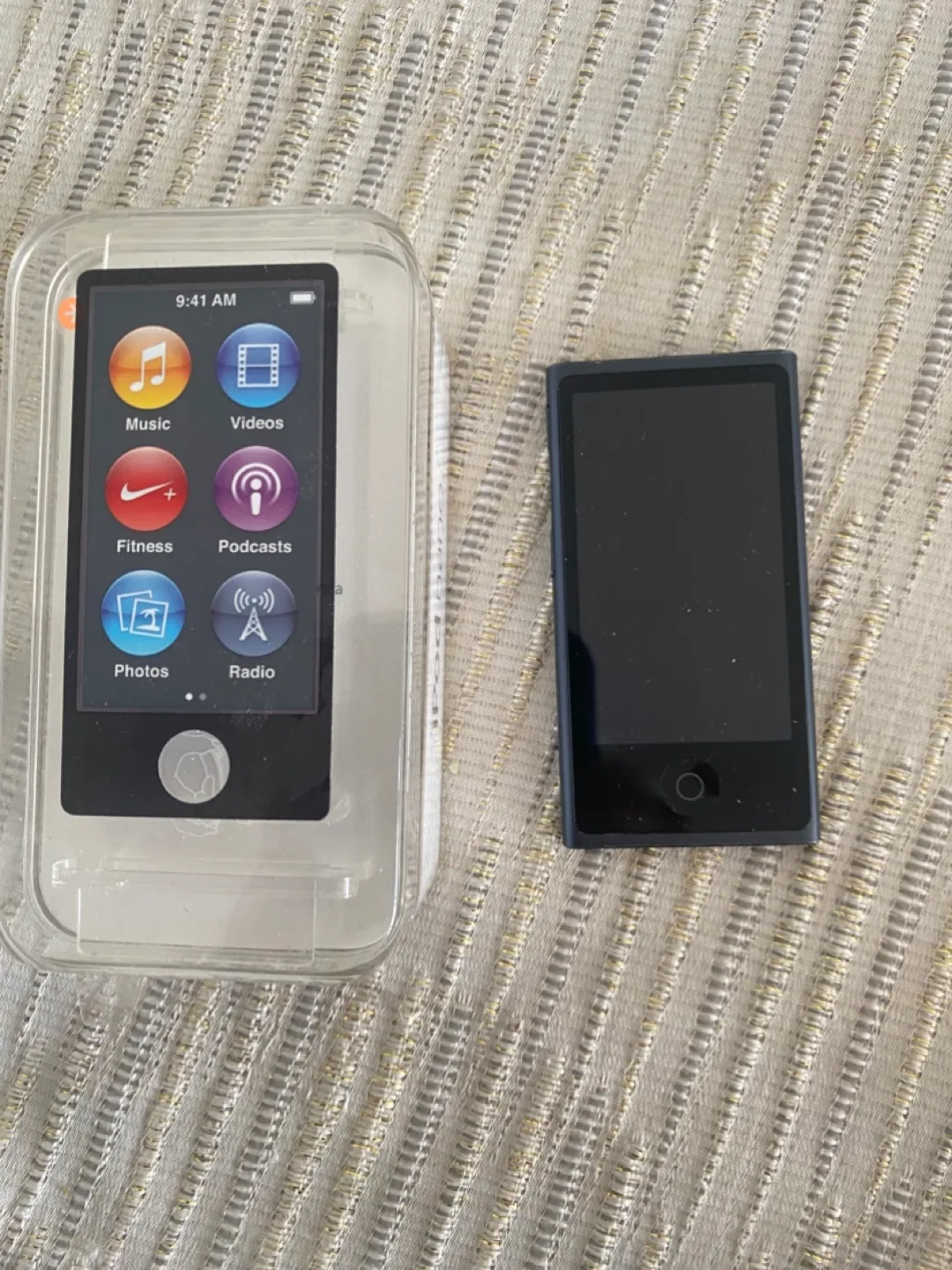 🧡iPod Nano 7th Generation 16GB Black thumbnail