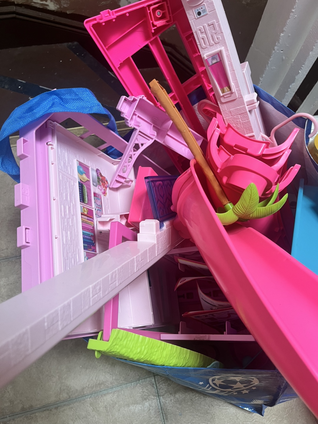 Barbie Dreamhouse Playset Pieces - photo 2