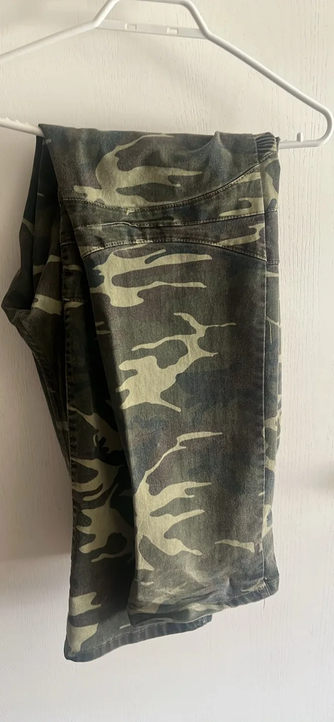 Oxygen Activewear Camo Jeans - Size 38 thumbnail