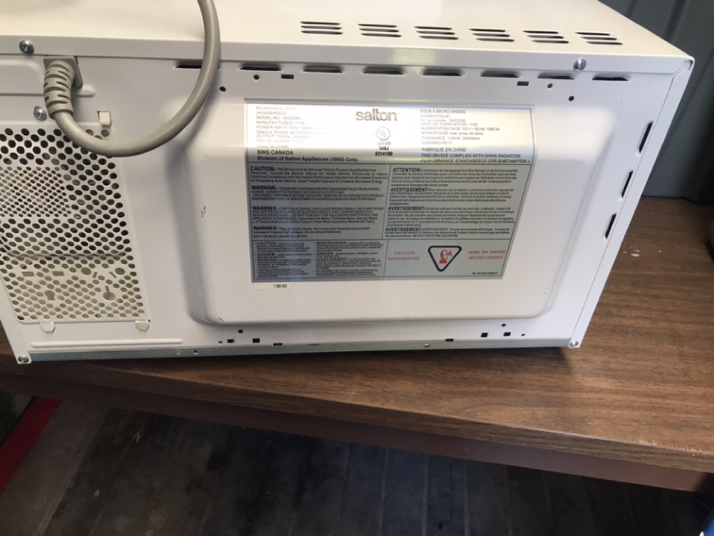Salton Microwave Oven - White - photo 2