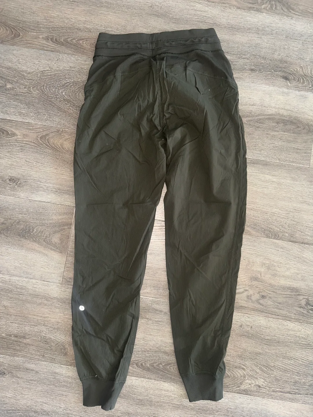 Lululemon Joggers - Size 4 image indicator(2)