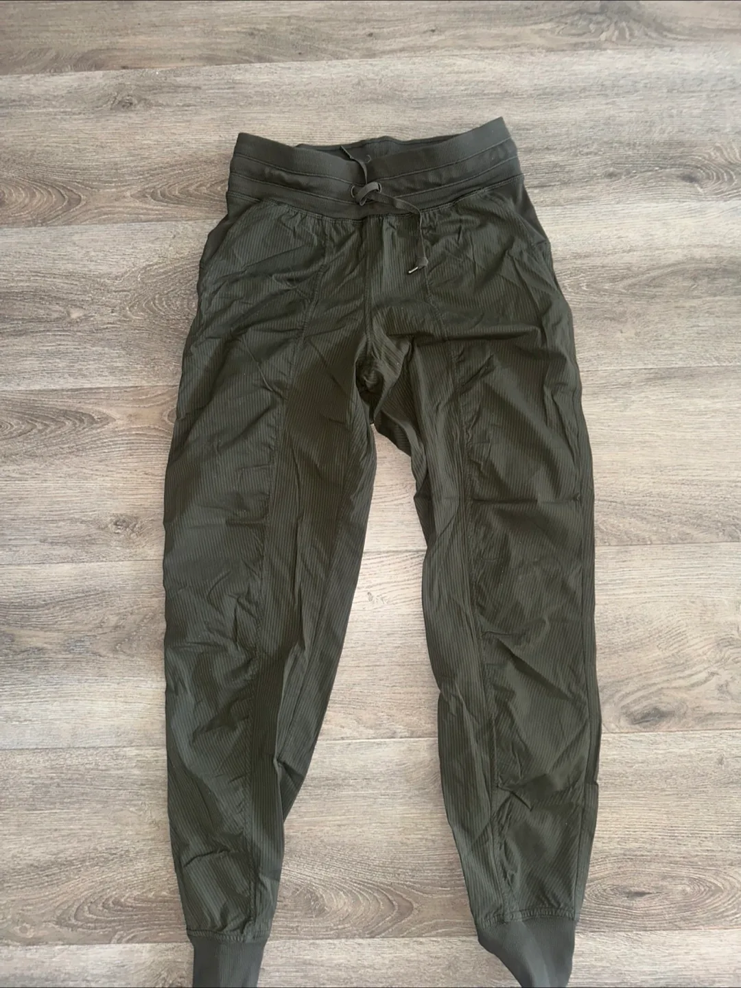 Lululemon Joggers - Size 4 image indicator(3)