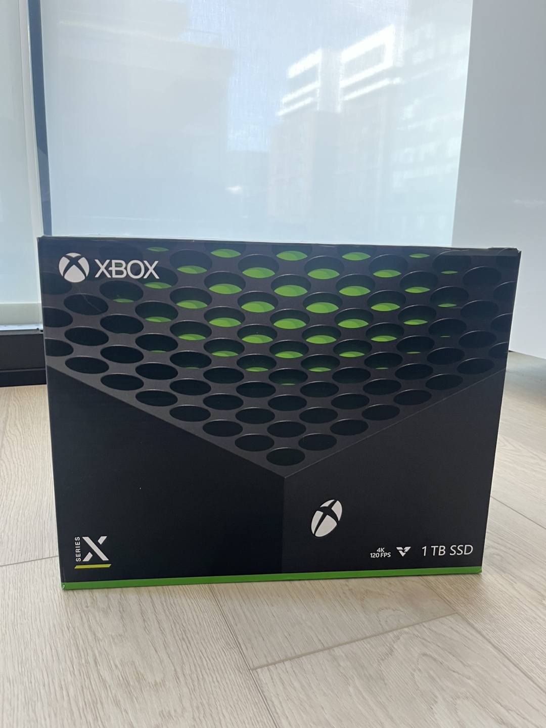 Xbox Series X 1TB Console with two controllers - photo 3