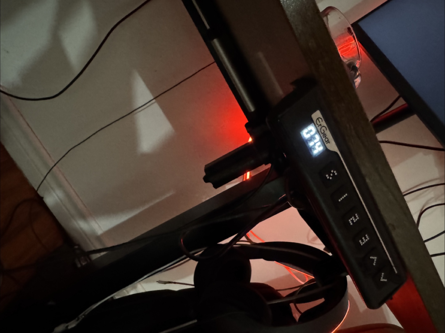 ErGear Electric Standing Desk - photo 3