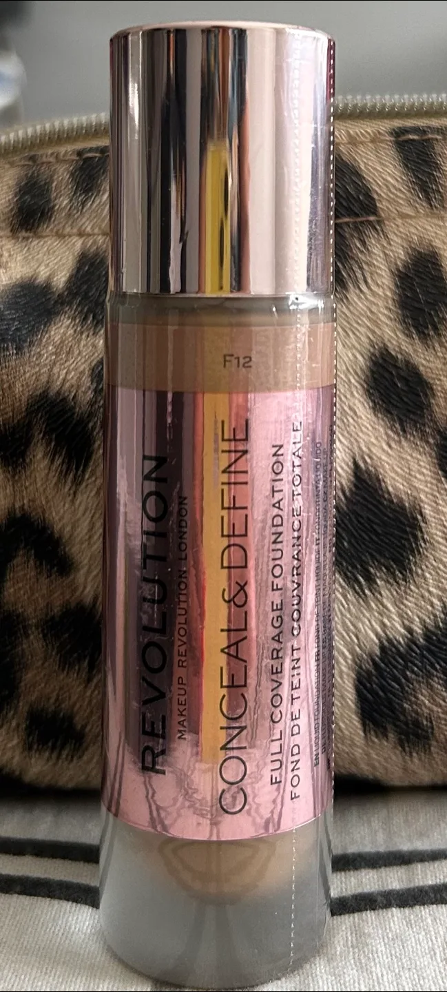 Makeup Revolution Conceal & Define Full Coverage Foundation F12 image indicator(4)