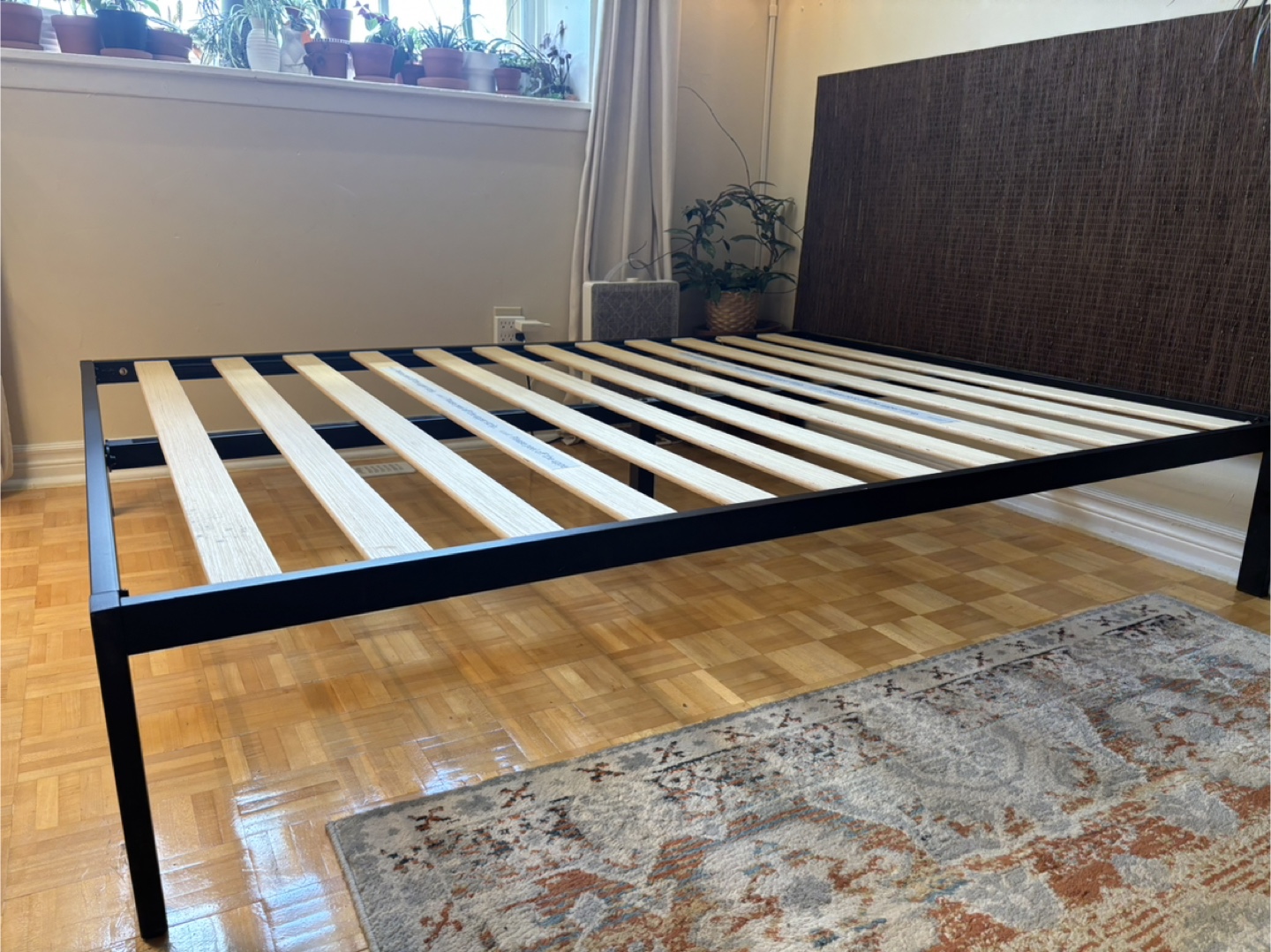🧡 Queen Size Metal Bed Frame