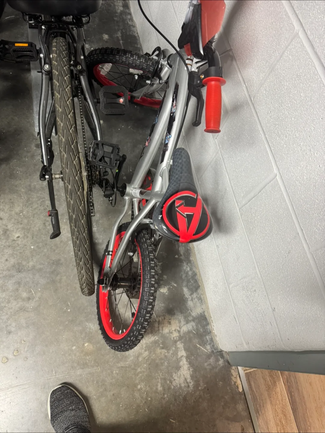 Marvel Avengers 16-inch Kids Bike image indicator(5)