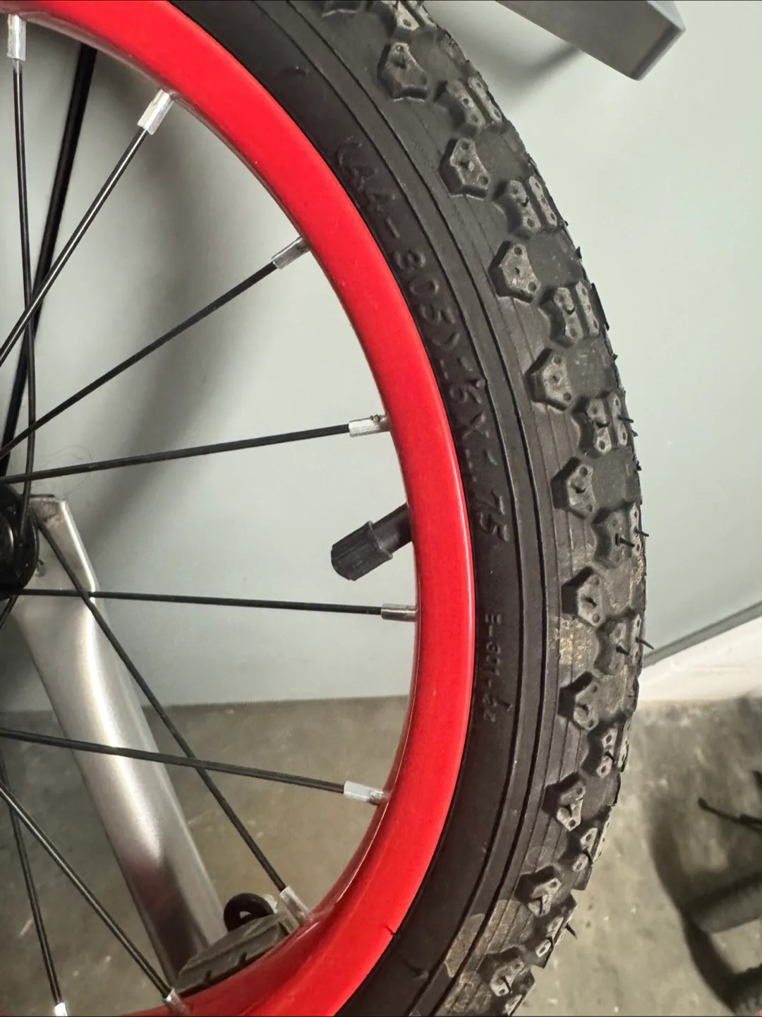 Marvel Avengers 16-inch Kids Bike image indicator(3)