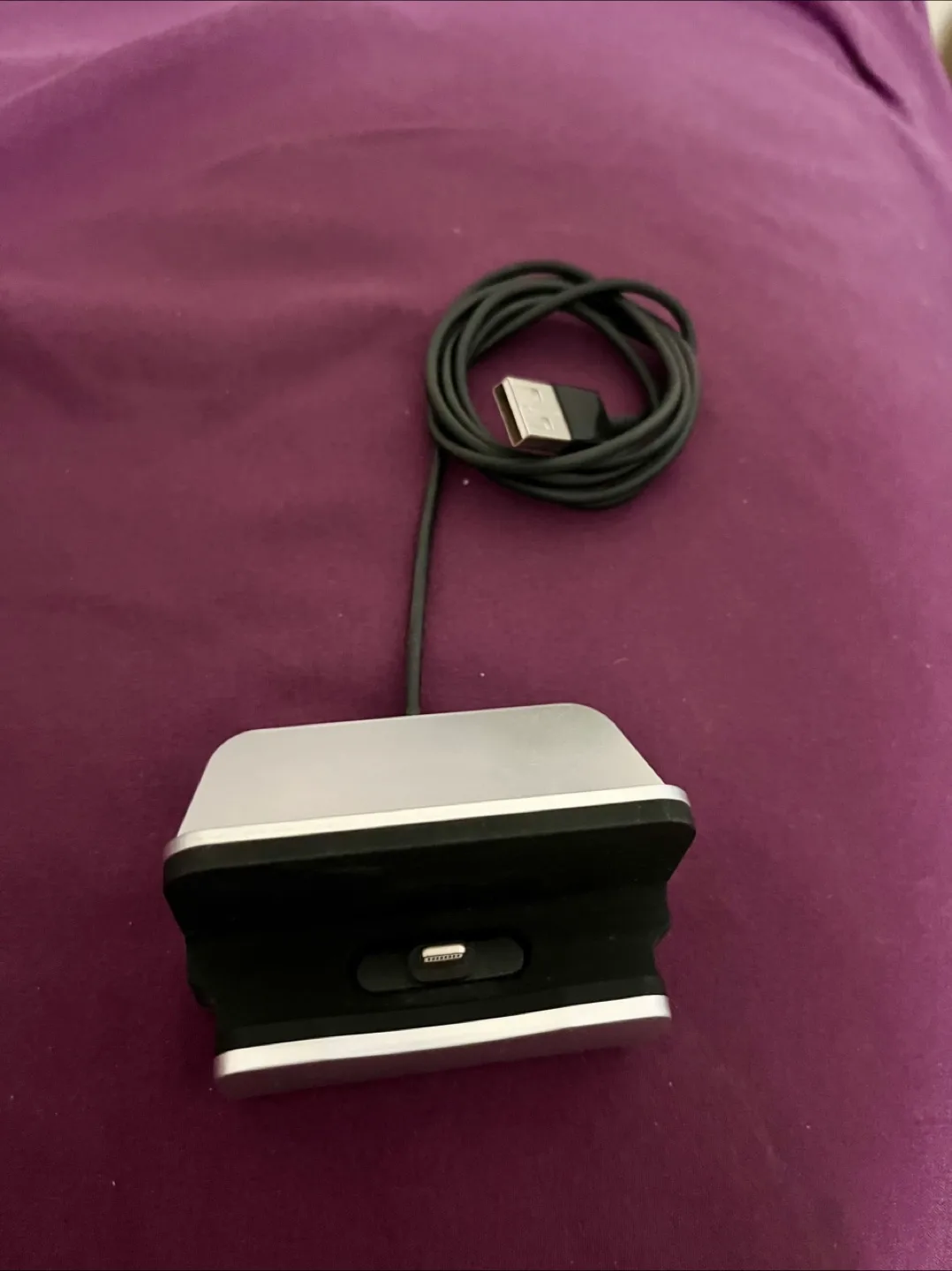 Apple iPhone Charge & Sync Dock Station thumbnail