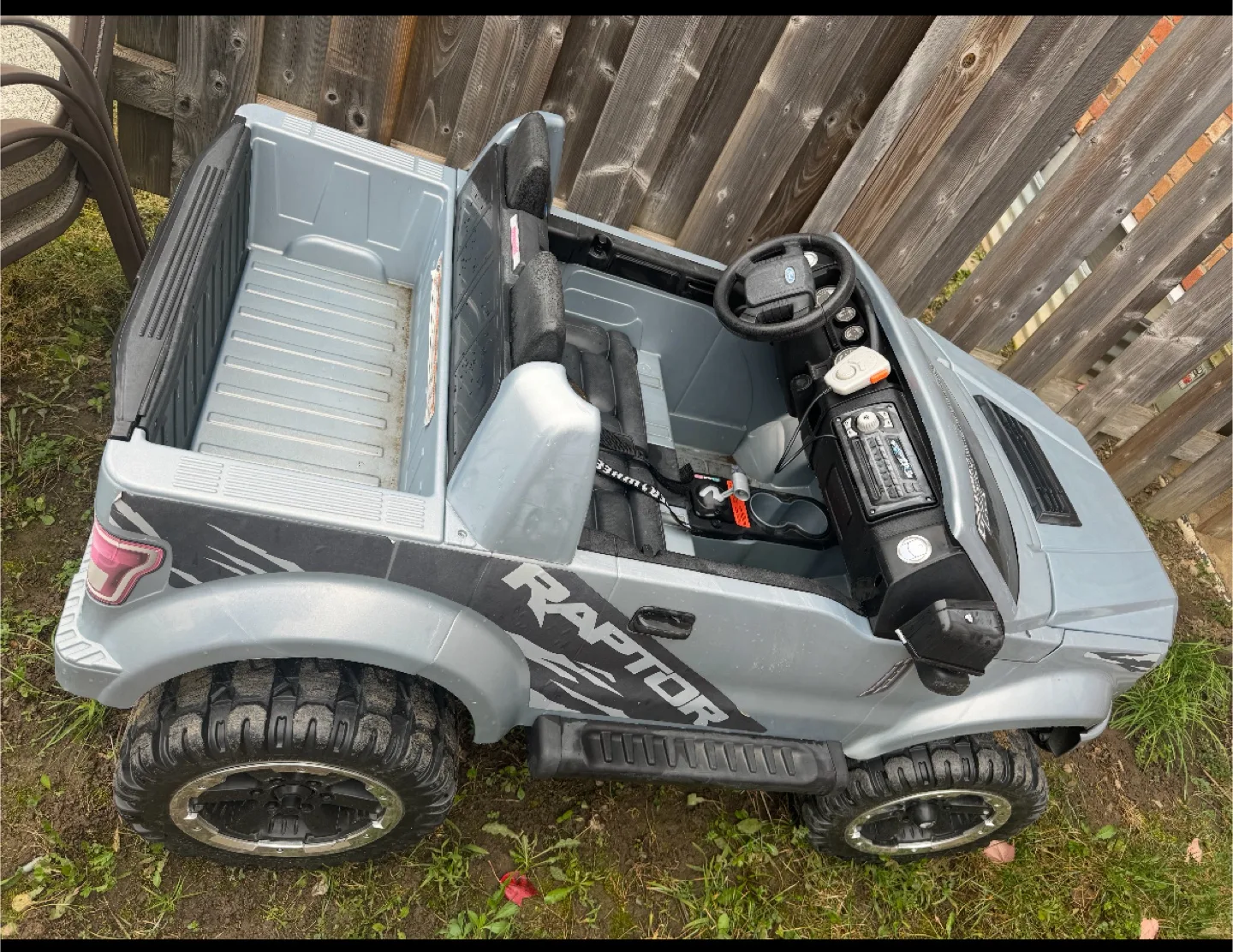 Kids' Ride-On Ford F-150 Raptor Truck image indicator(3)