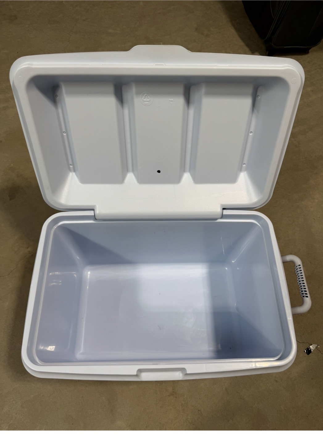 Rubbermaid Cooler - photo 2