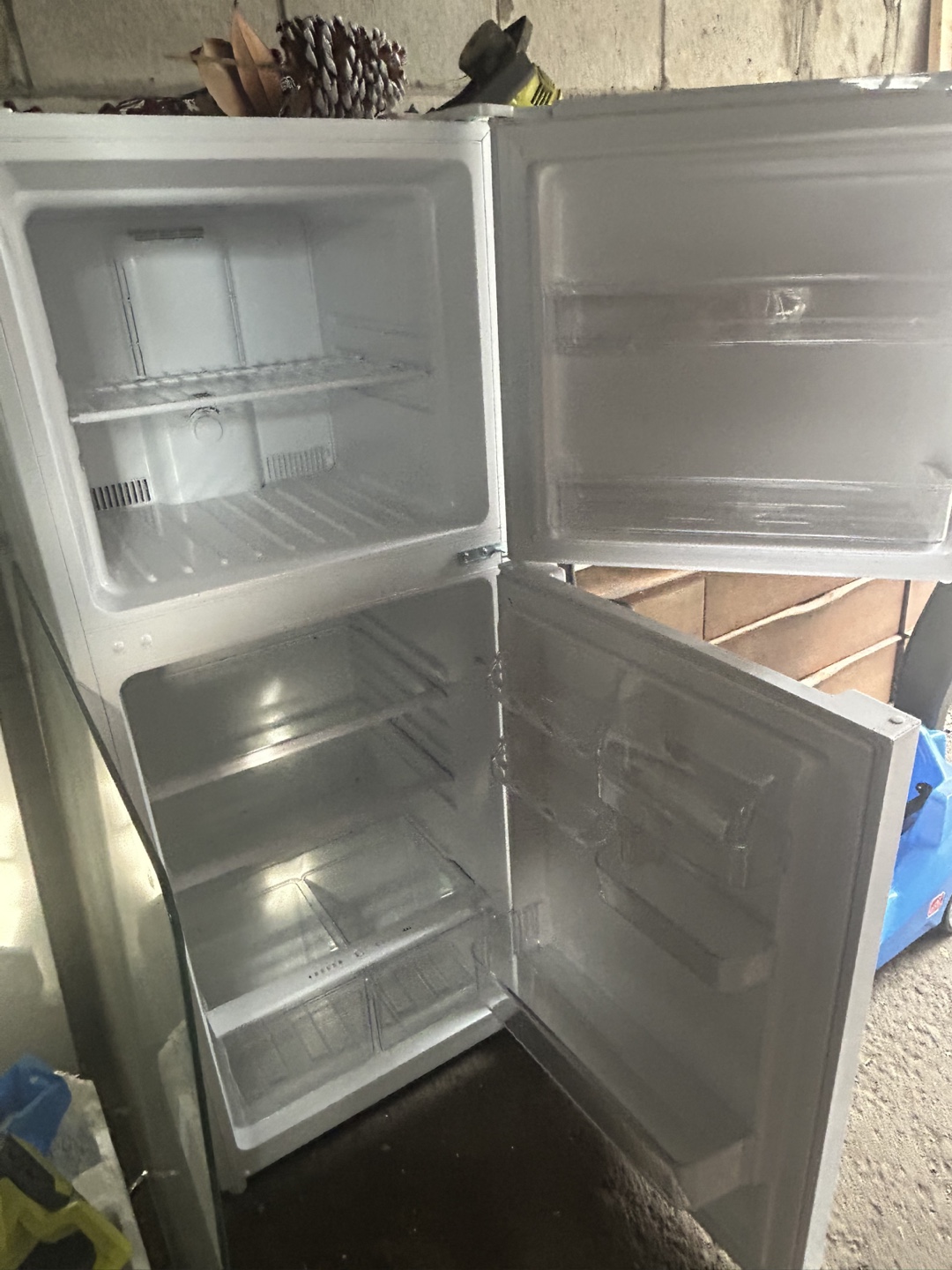 Magic Chef Top Freezer Refrigerator - photo 4