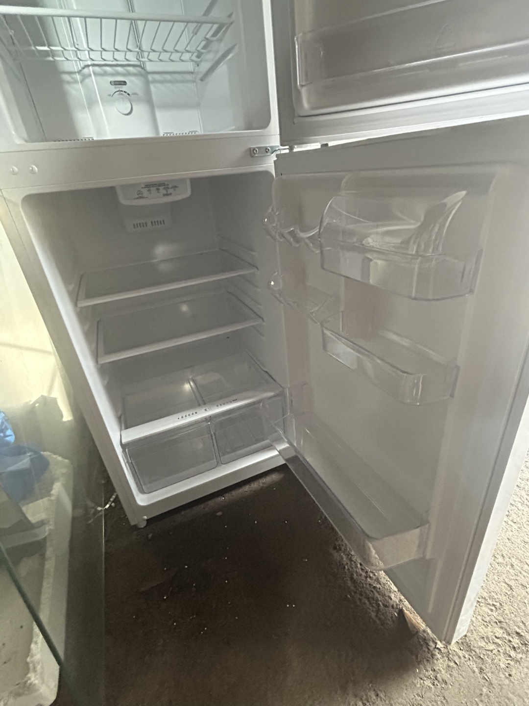 Magic Chef Top Freezer Refrigerator - photo 2