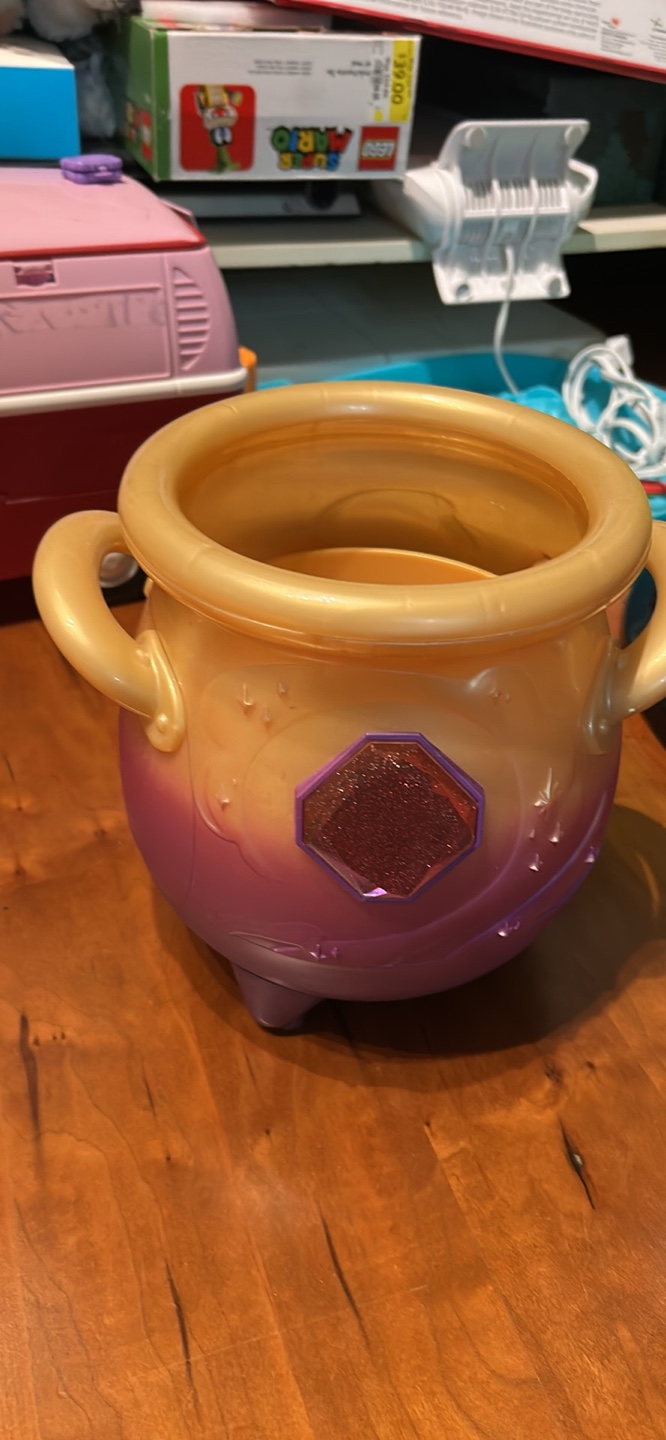 Little Live Pets Mama's Magical Cauldron