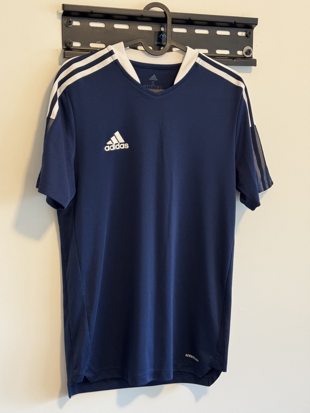 Adidas AEROREADY Men's Size Small  T-Shirt