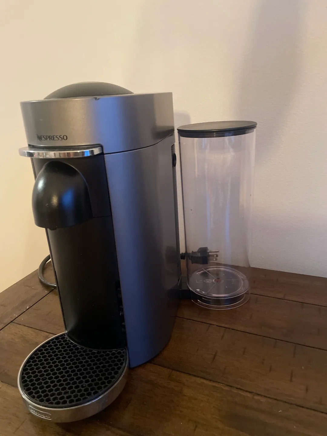 Nespresso by DeLonghi Coffee Machine with Aeroccino Milk Frother image indicator(5)