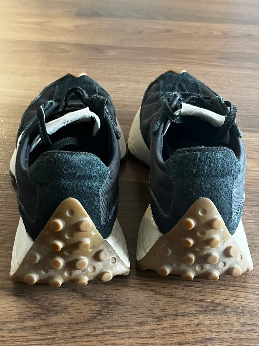 New Balance 327  - Women's Size 6.5 Men’s 5 image indicator(2)