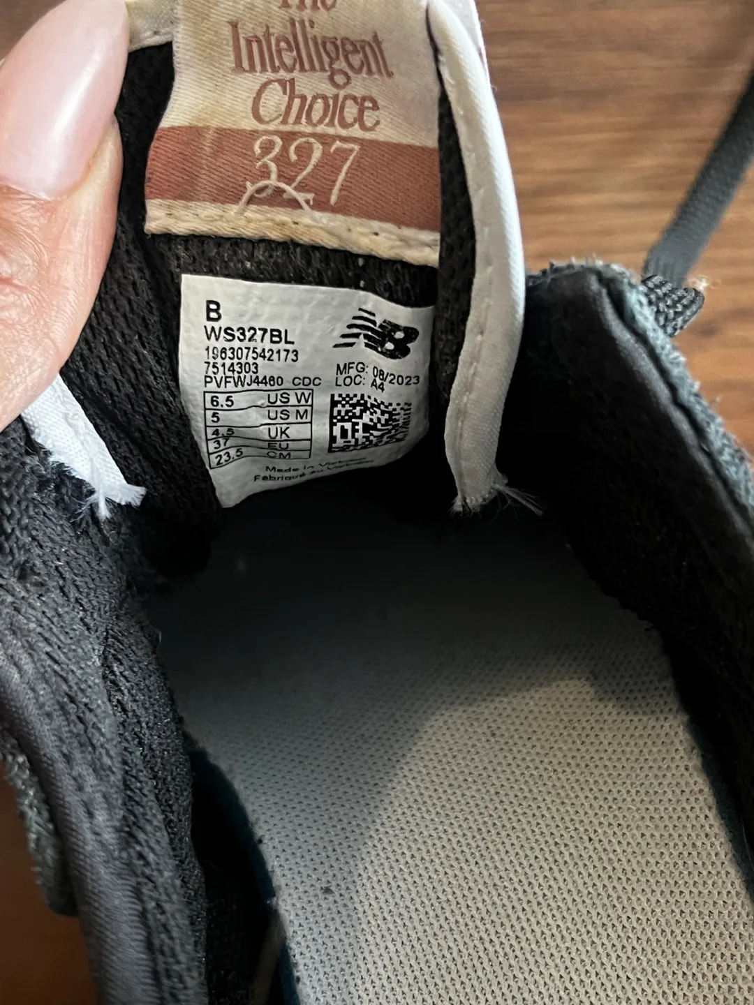 New Balance 327  - Women's Size 6.5 Men’s 5 image indicator(3)