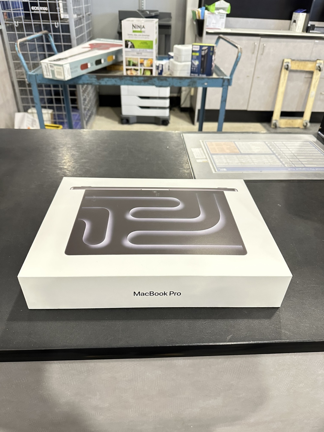 Macbook pro 2024 M4 14 inches - photo 2
