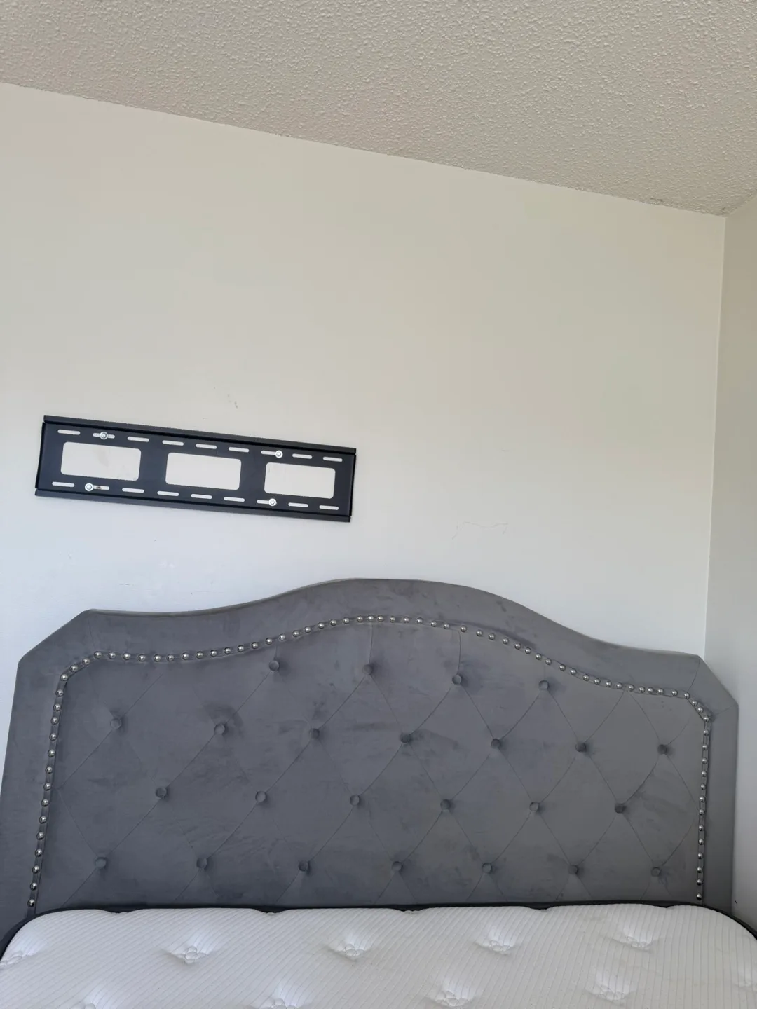 Queen Aurora Mattress with Grey Velvet Headboard image indicator(3)