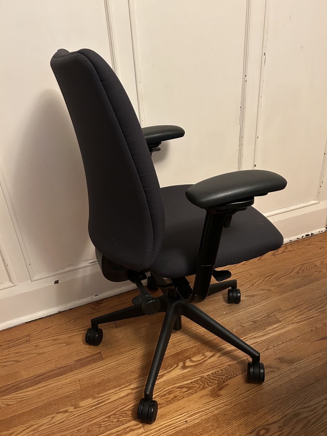 Used ergonomic office chair - photo 2