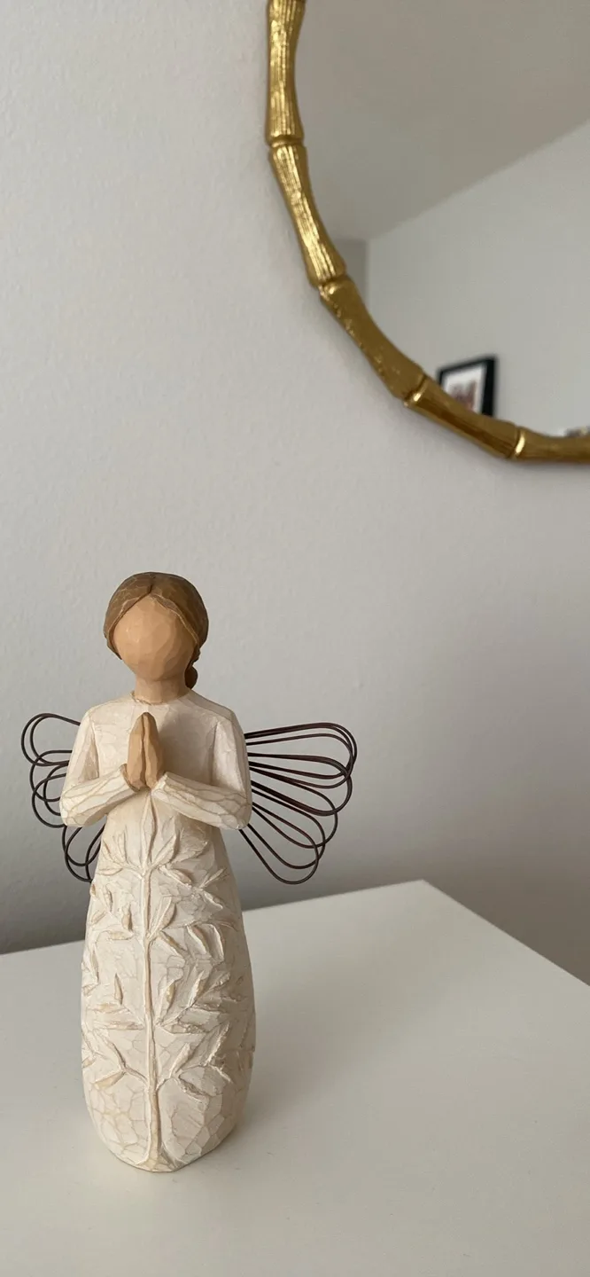 Willow Tree Angel Figurine thumbnail