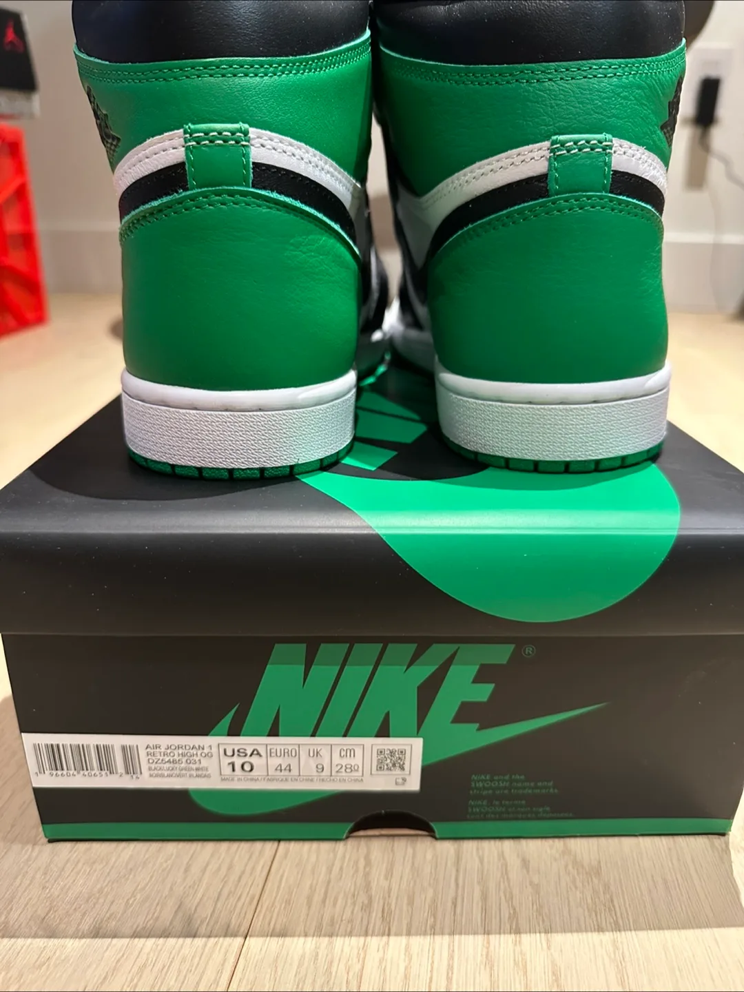 Nike Air Jordan 1 High OG 'Lucky Green' Size 10 image indicator(3)