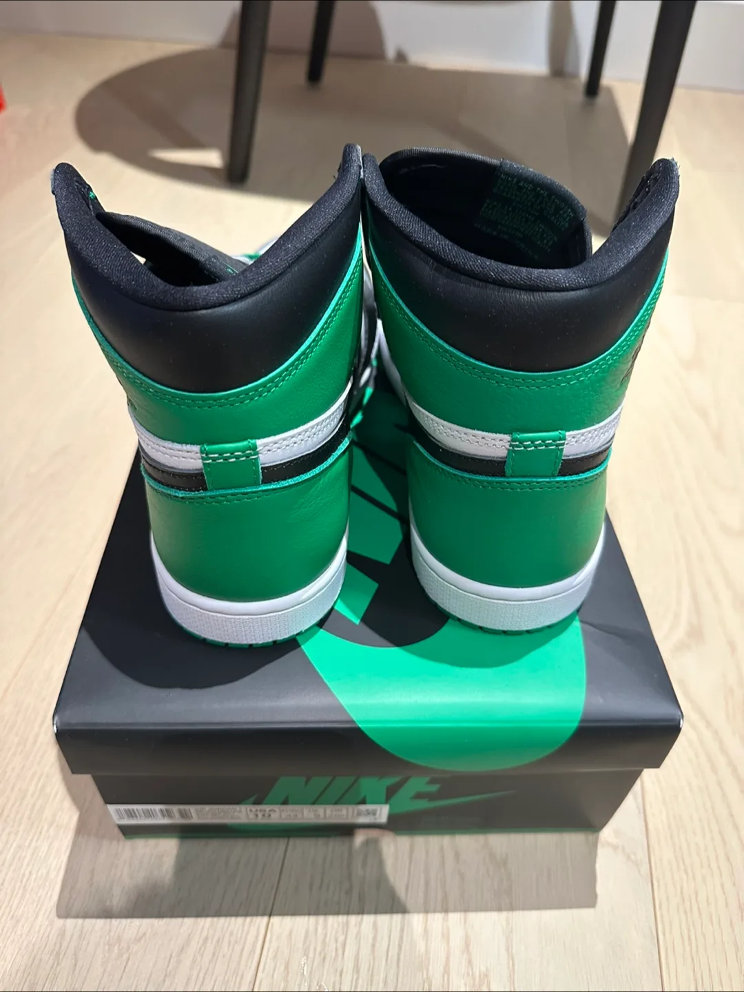 Nike Air Jordan 1 High OG 'Lucky Green' Size 10 image indicator(2)