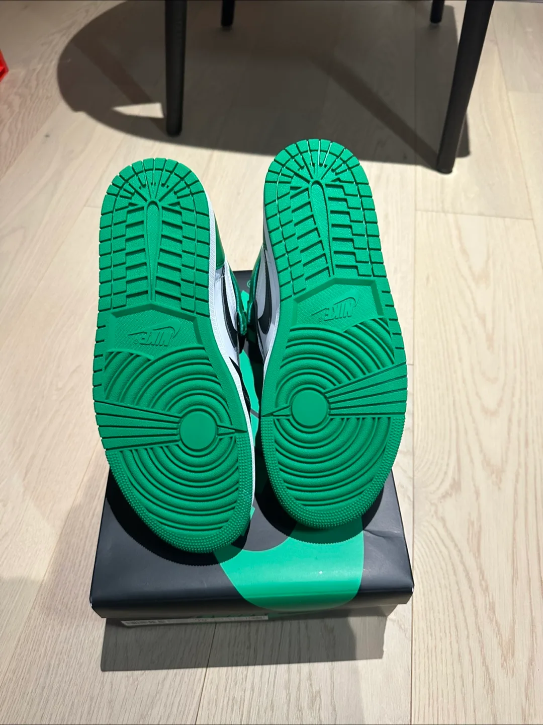 Nike Air Jordan 1 High OG 'Lucky Green' Size 10 image indicator(5)