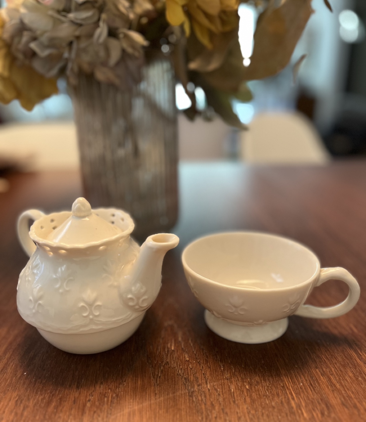 Rare Beauty. Skye McGhie Cream Lace Teapot, Creamer & Sugar Set - photo 3