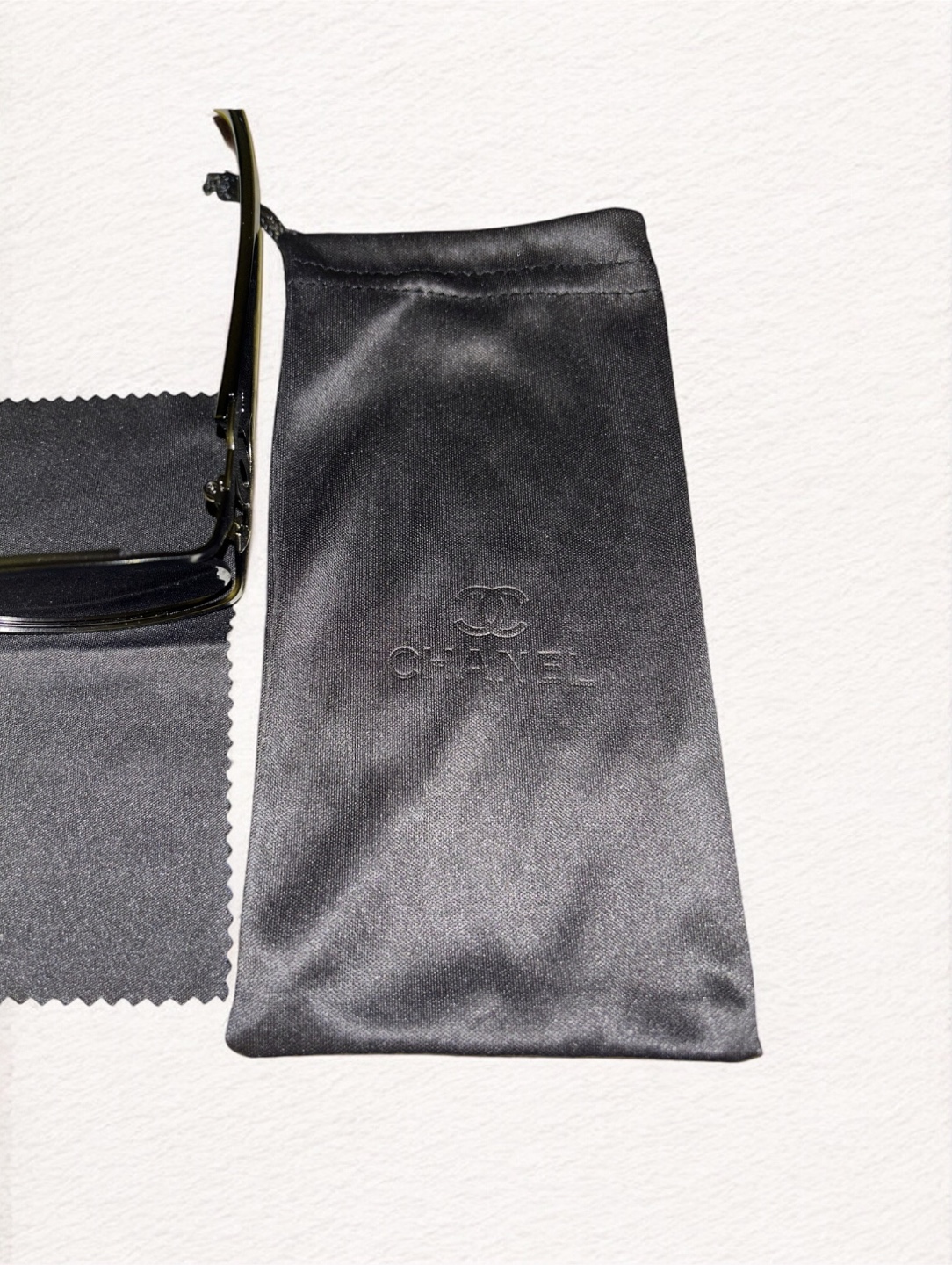 Chanel Sunglasses with Case - photo 2