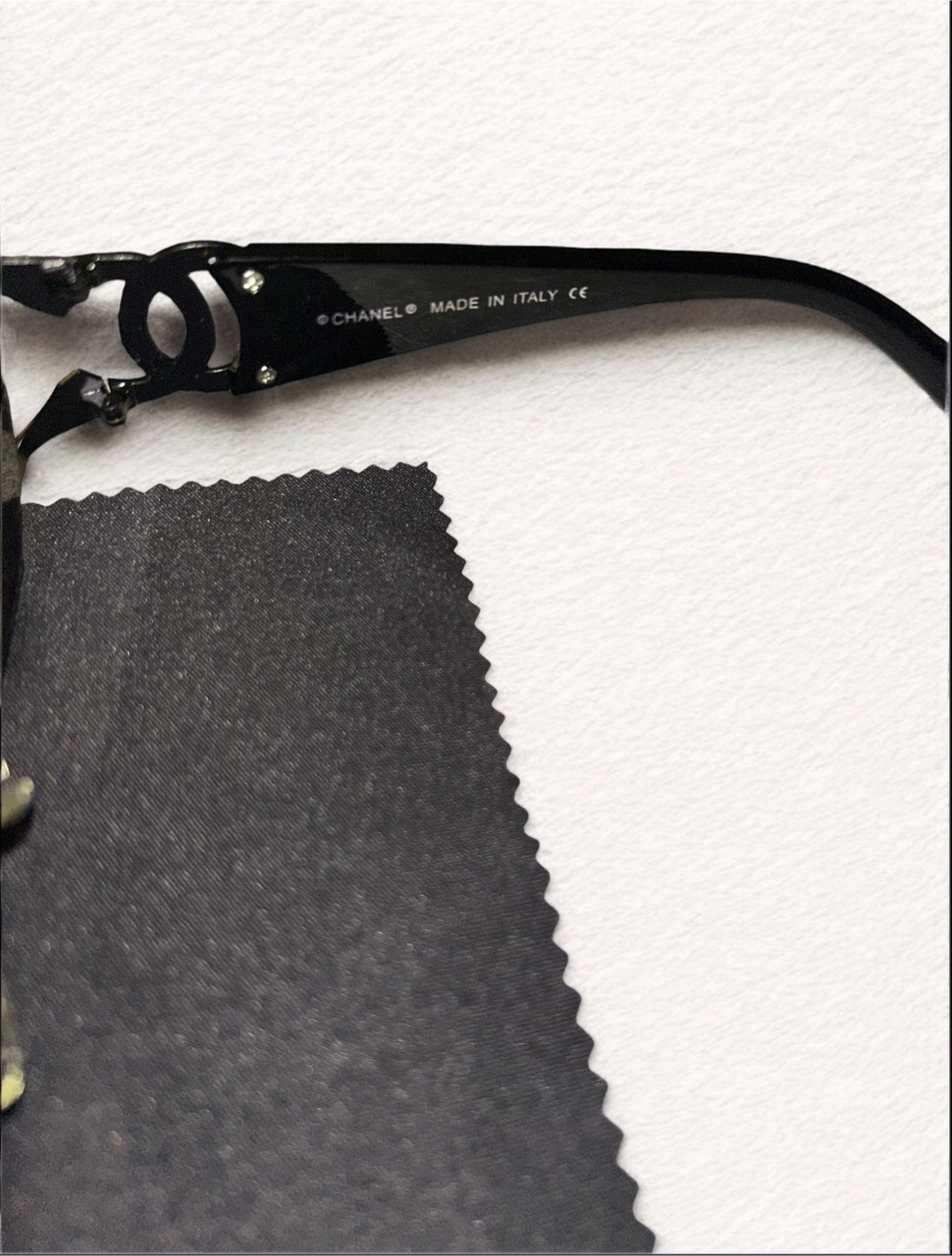 Chanel Sunglasses with Case - photo 4