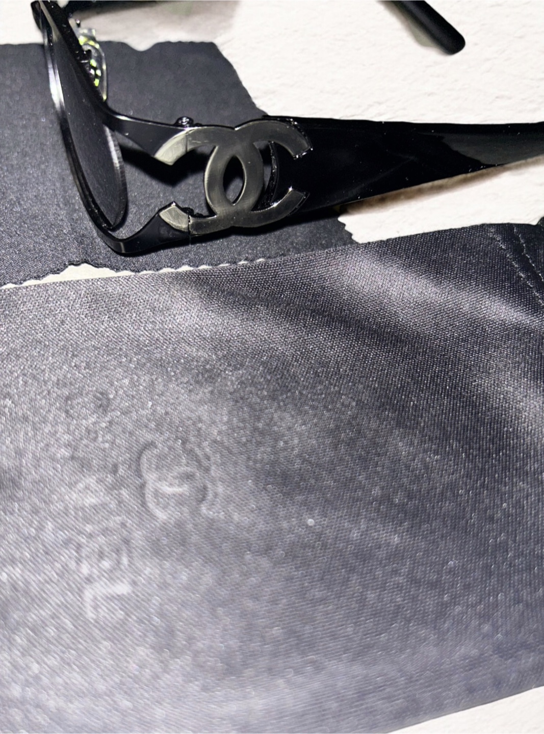 Chanel Sunglasses with Case - photo 3
