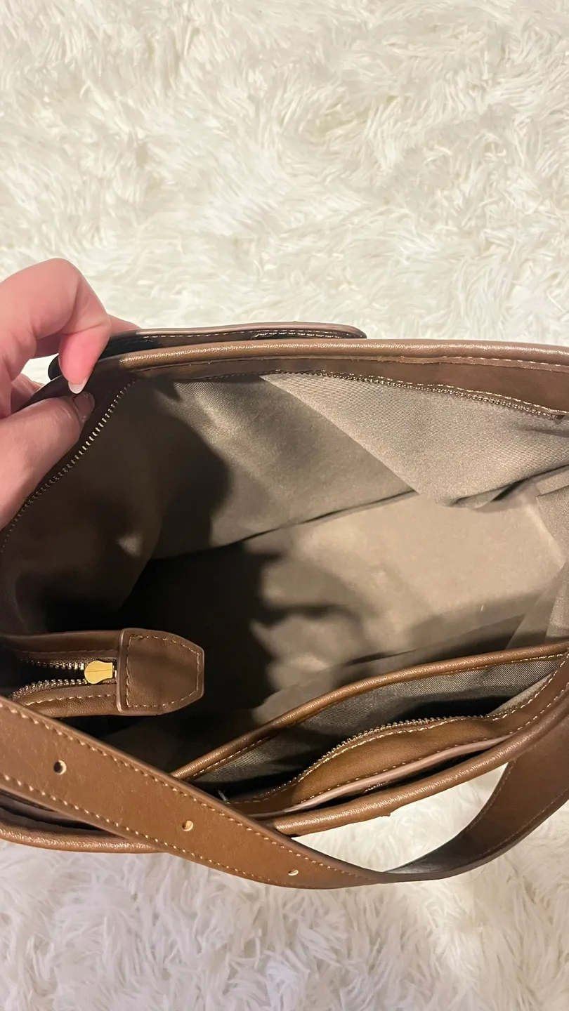 Brown Leather Shoulder Hobo Bag image indicator(7)