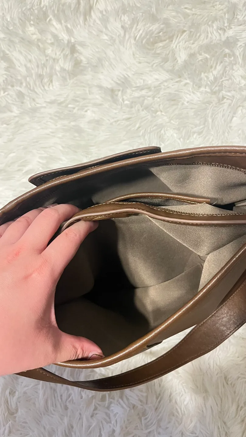 Brown Leather Shoulder Hobo Bag image indicator(9)