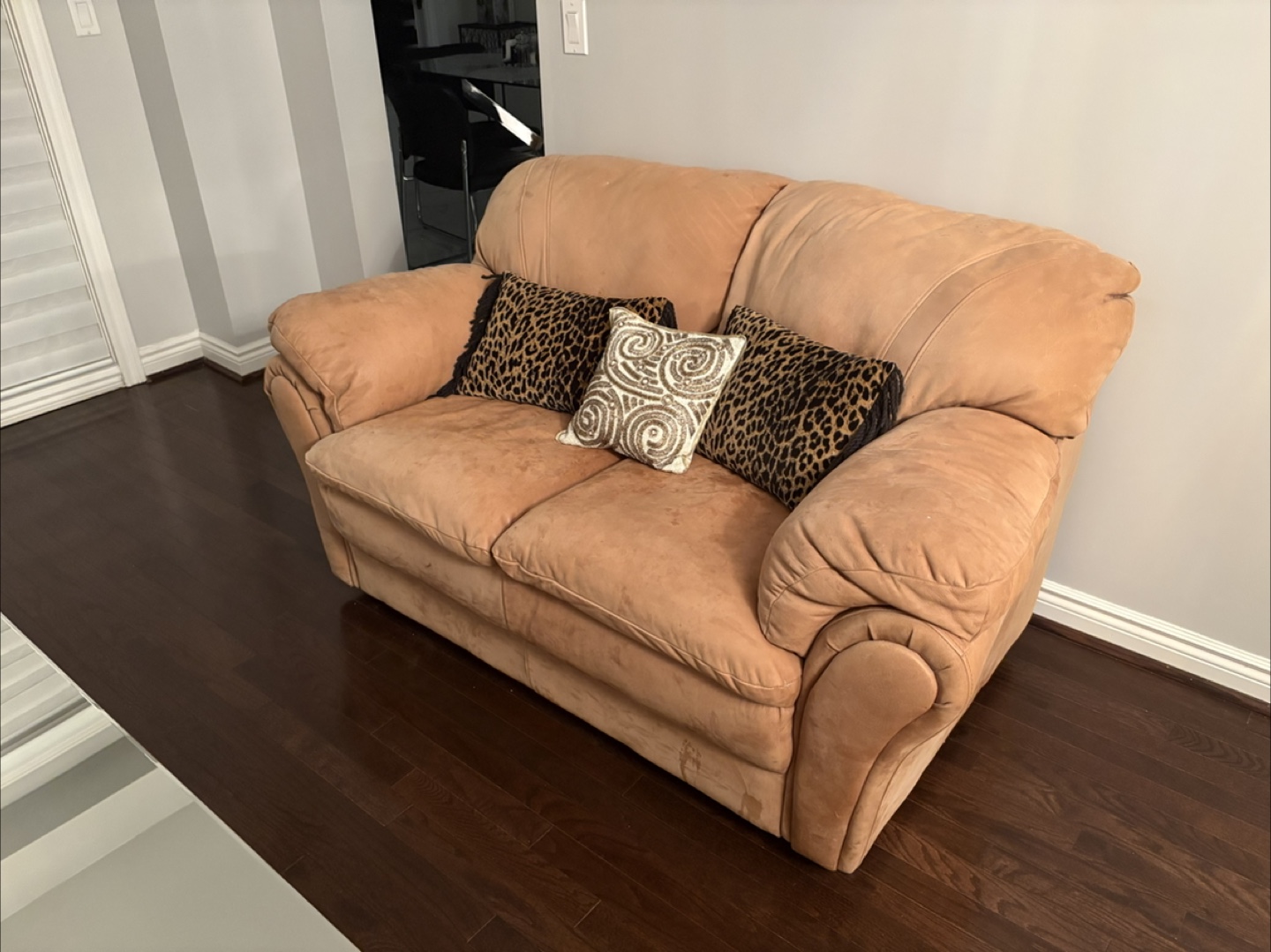 Tan Leather Loveseat - photo 3