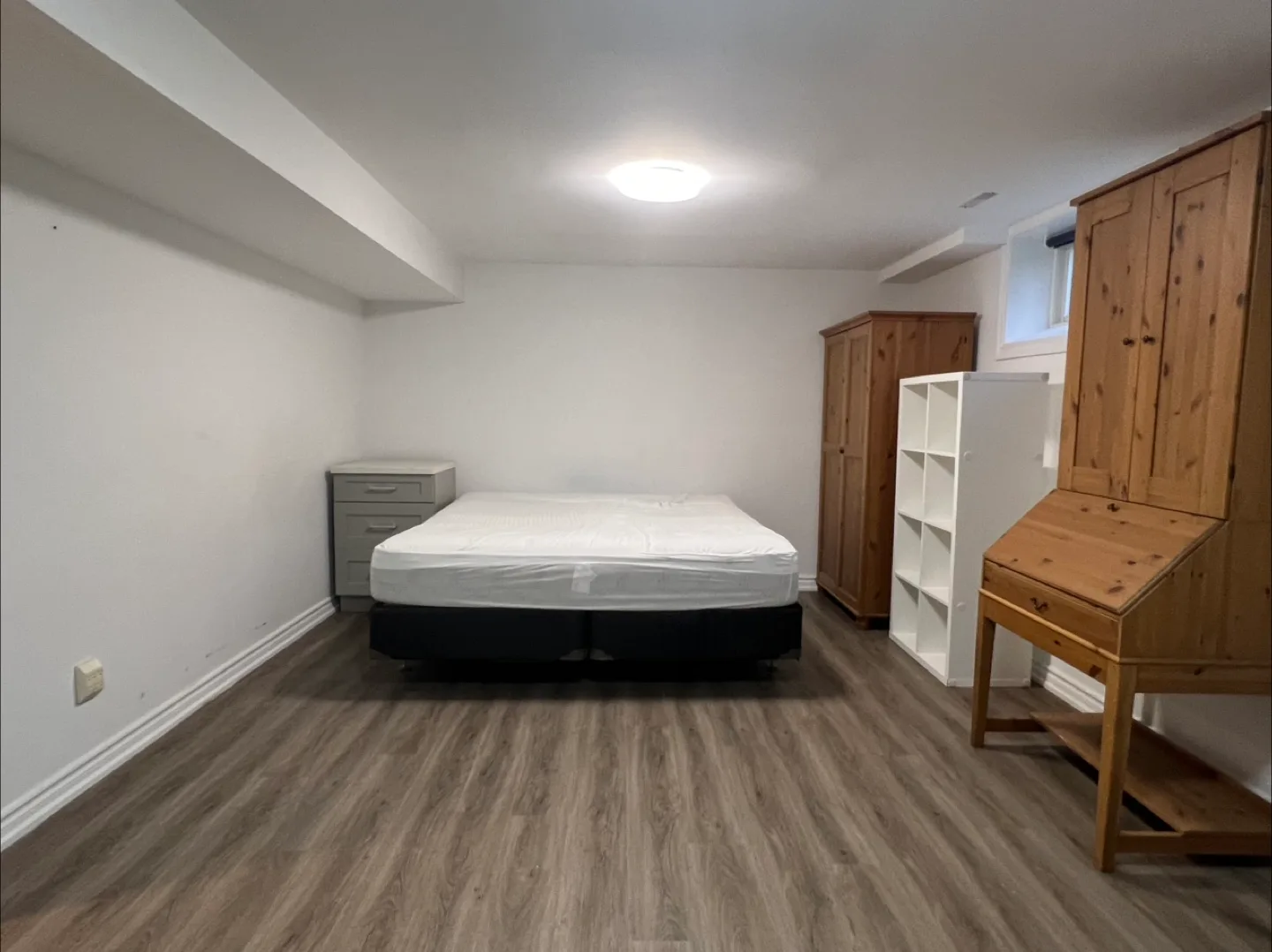 King size bed with Mattress image indicator(2)