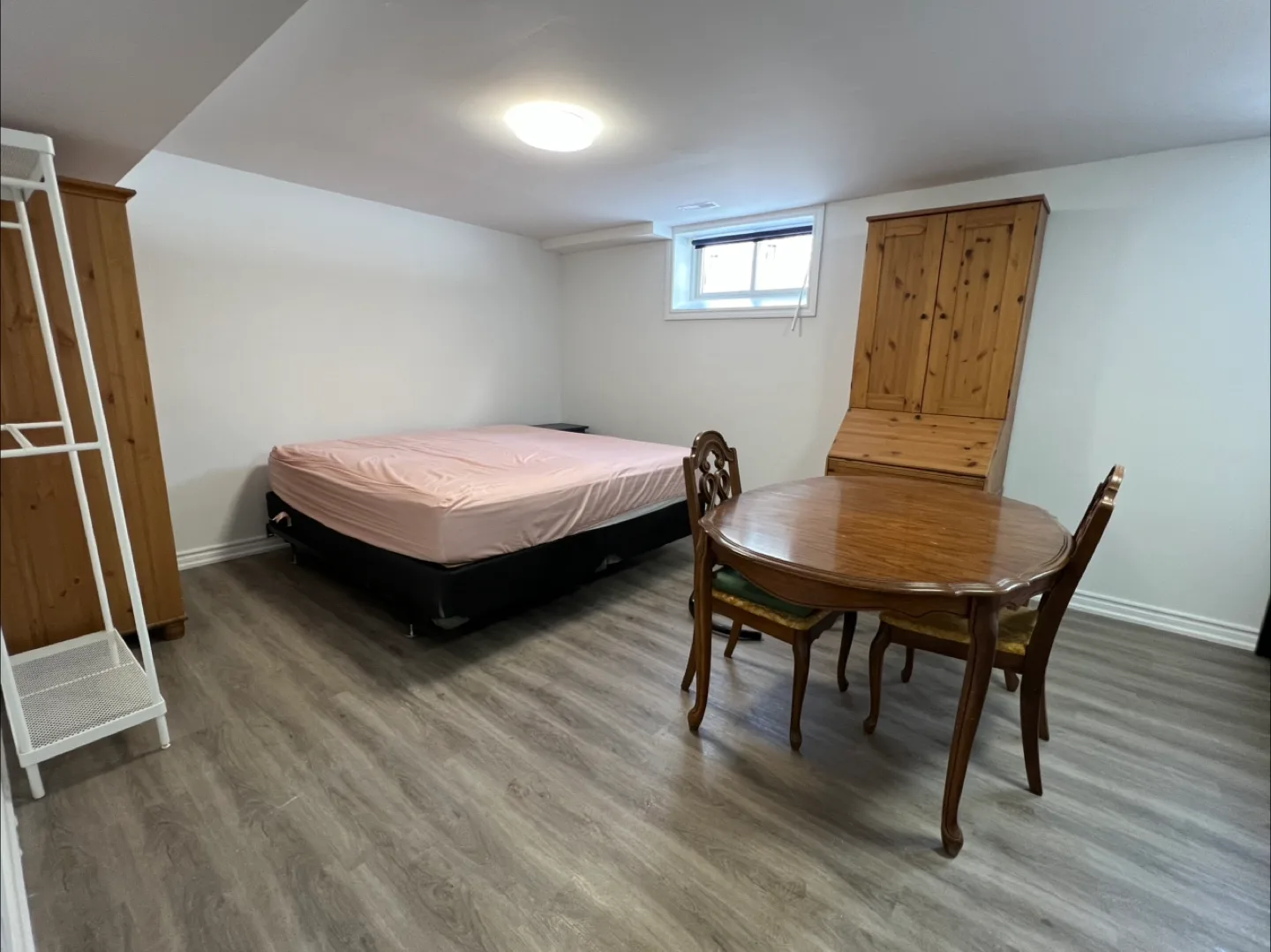 King size bed with Mattress image indicator(5)