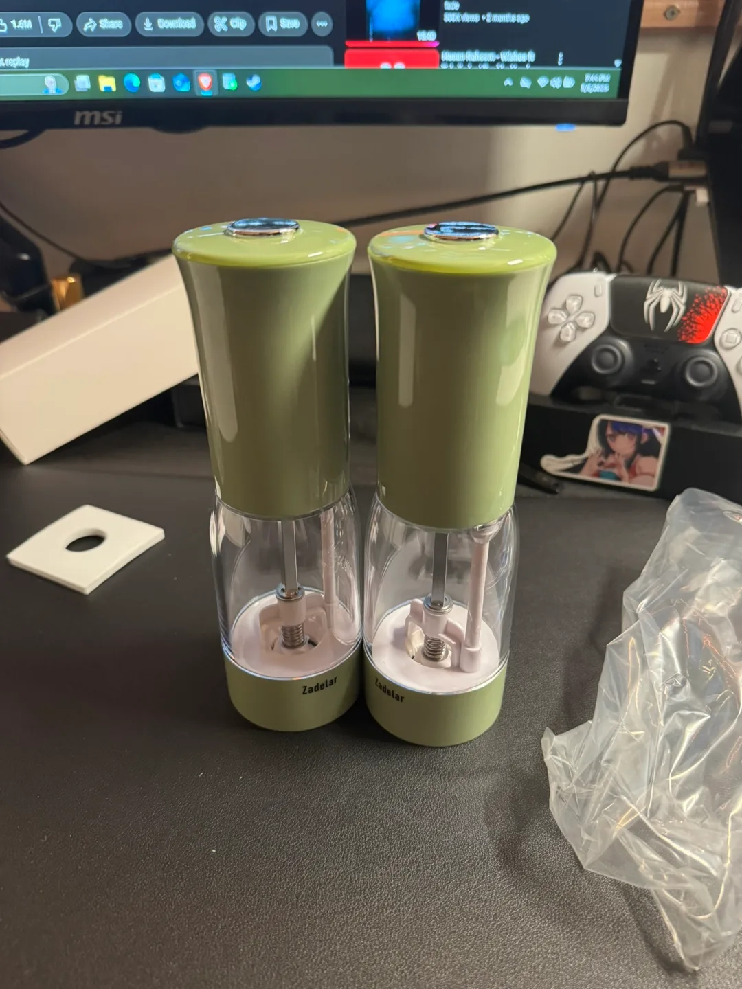 Zadeelar Electric Salt and Pepper Grinder Set - Rechargeable image indicator(2)