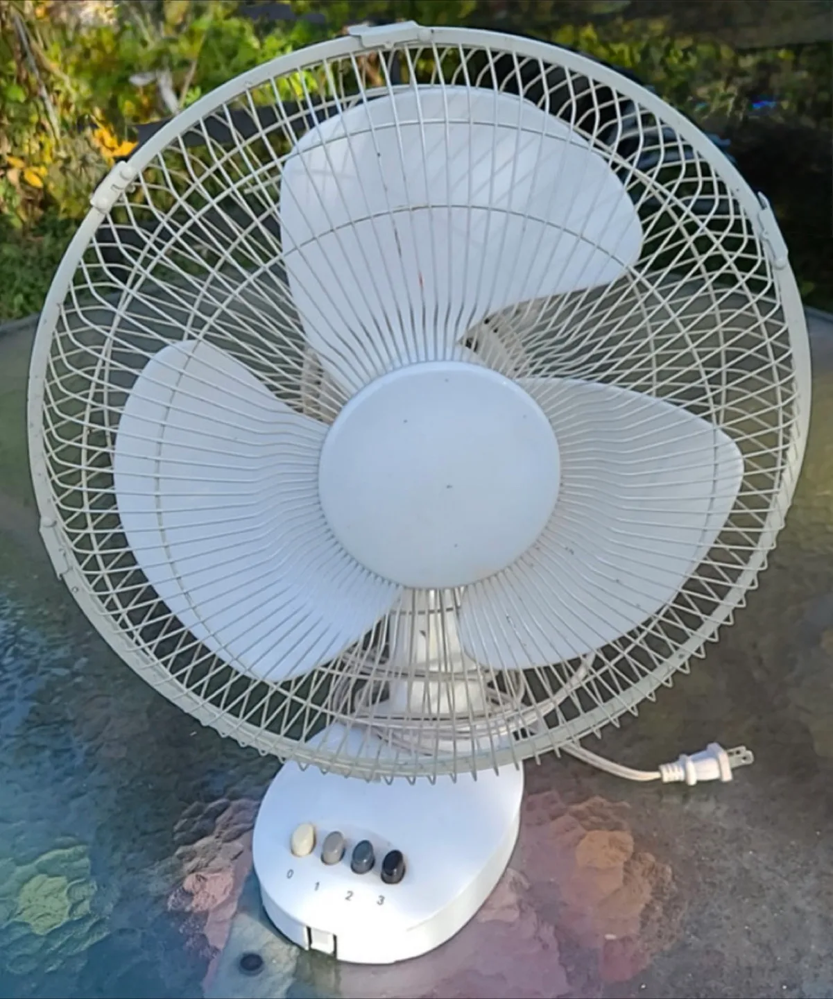 White Oscillating Desk Fan thumbnail
