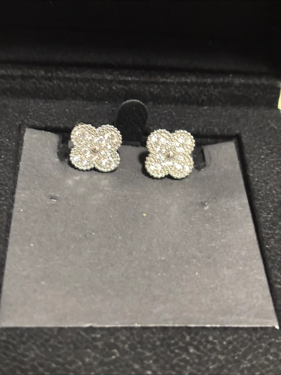 Magic pendant motif clover necklace set image indicator(3)