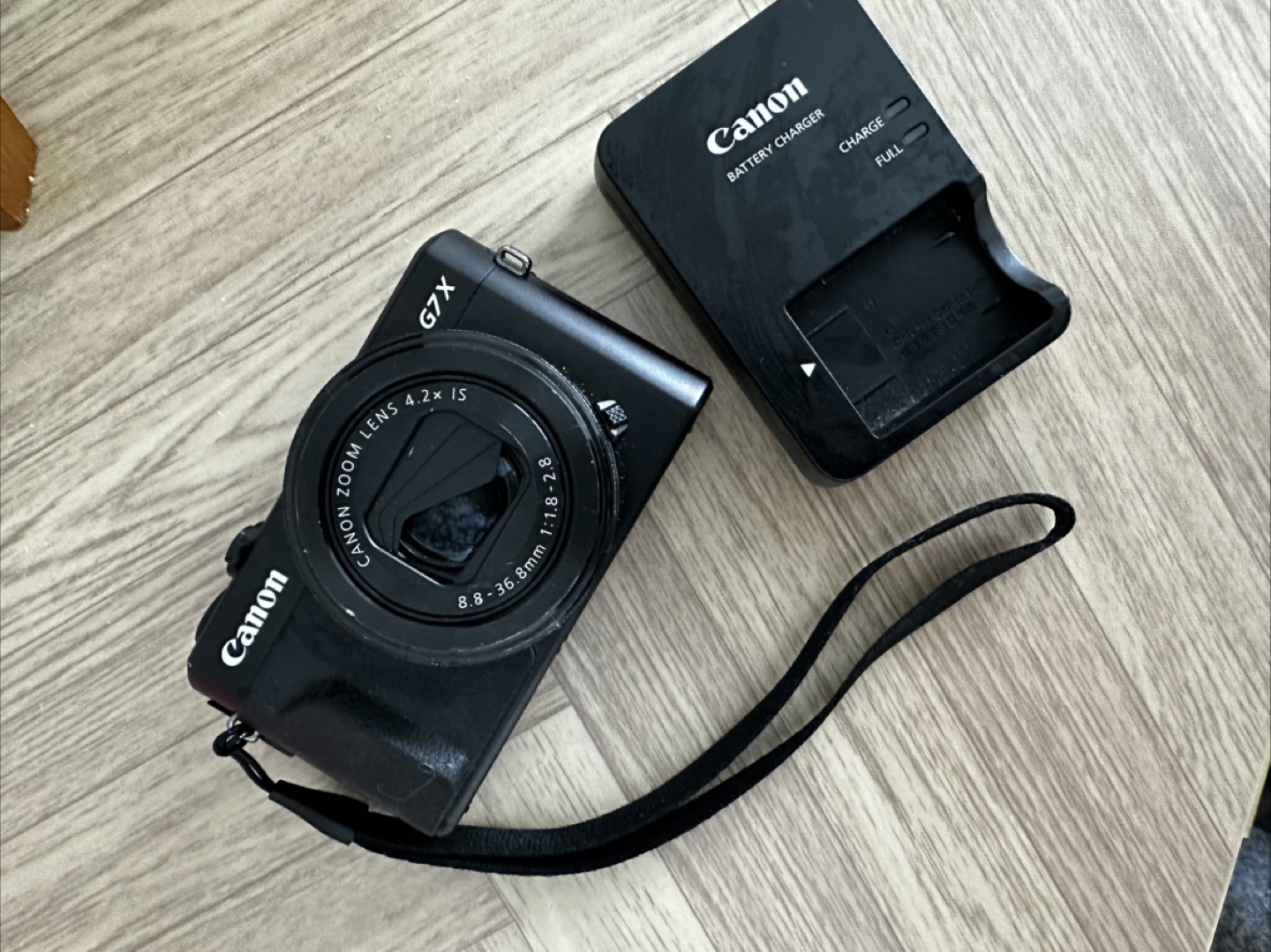 Canon PowerShot G7X Mark II Camera with Charger
