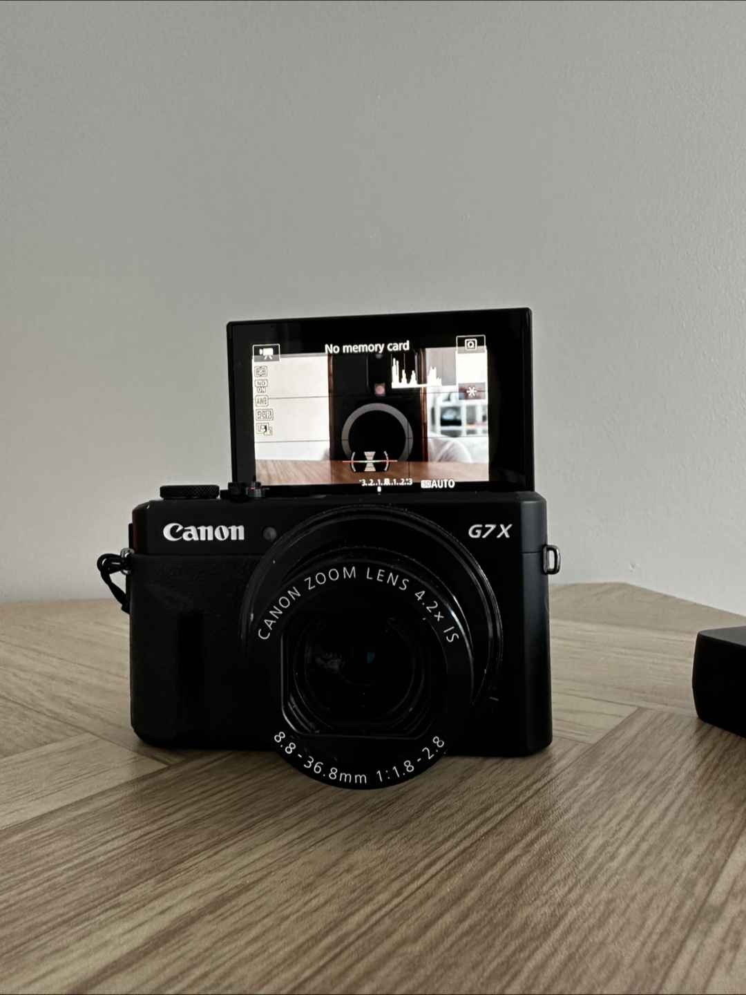 Canon PowerShot G7X Mark II Camera with Charger - photo 4
