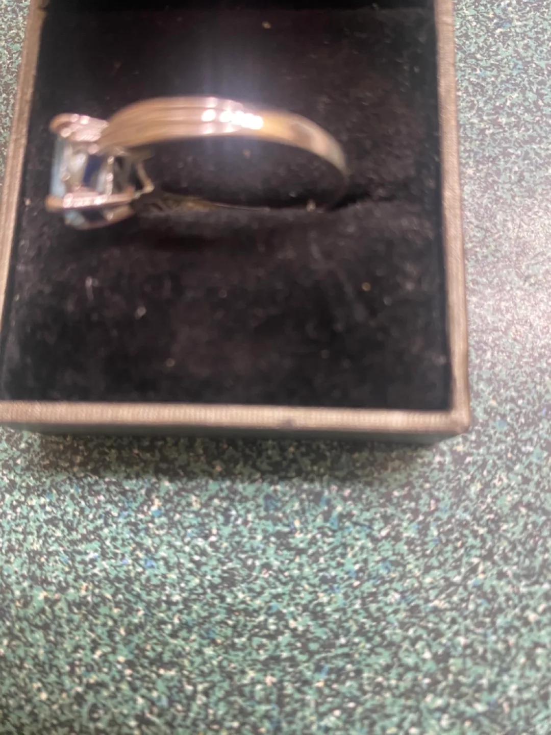 Aquamarine and Diamond Three-Stone Ring image indicator(4)