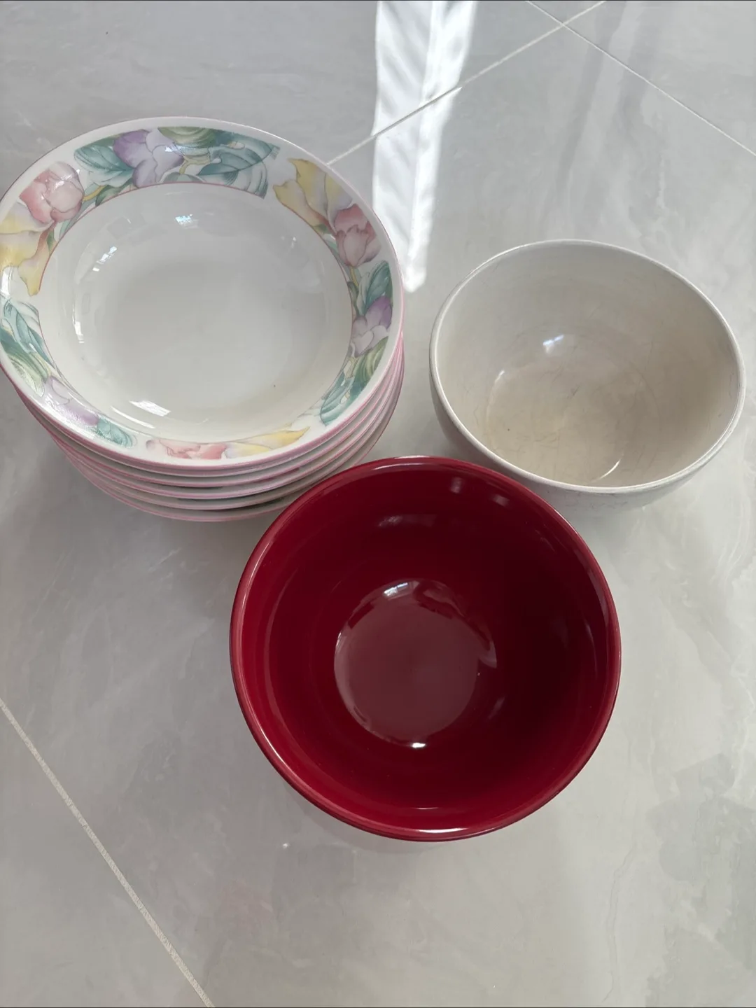 Set of six floral pasta bowls and two red bowls image indicator(2)