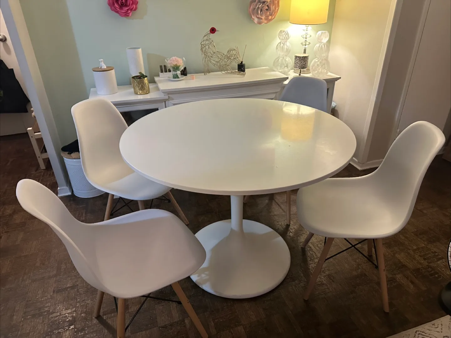 IKEA Docksta White Round Dining Table - 103 cm image indicator(2)
