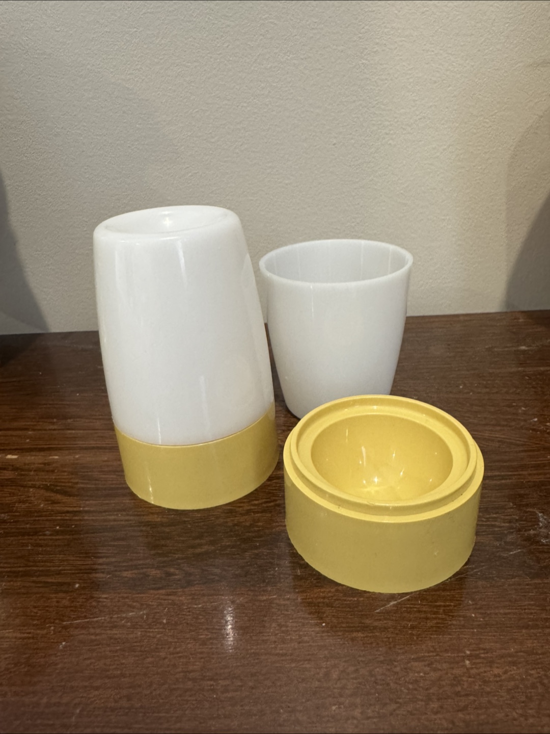 Vintage Tupperware Egg Cups - photo 2