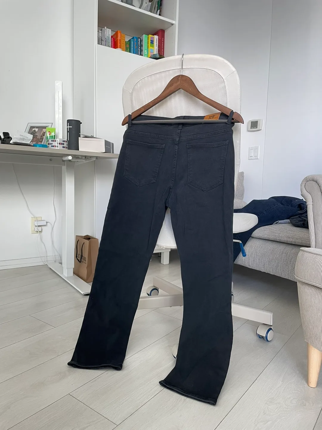 Dark grey realtaki jeans image indicator(2)