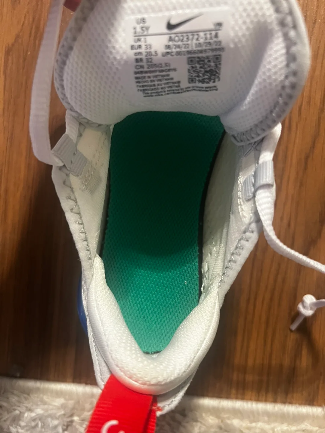 Brand New Nike Air Max 270 Youth Size 1.5 image indicator(4)